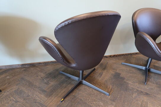 Lænestol ARNE JACOBSEN Svanen 3320 i Cognac læder