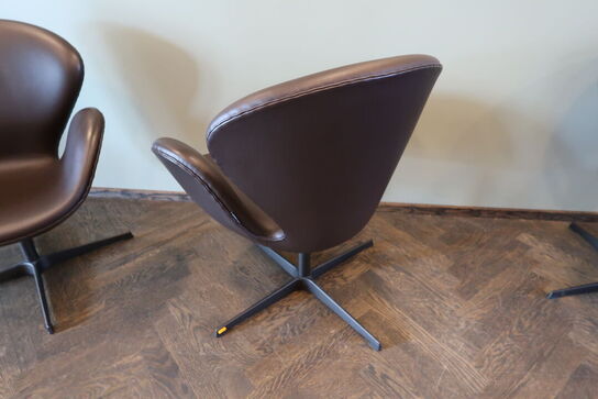 Lænestol ARNE JACOBSEN Svanen 3320 i Cognac læder