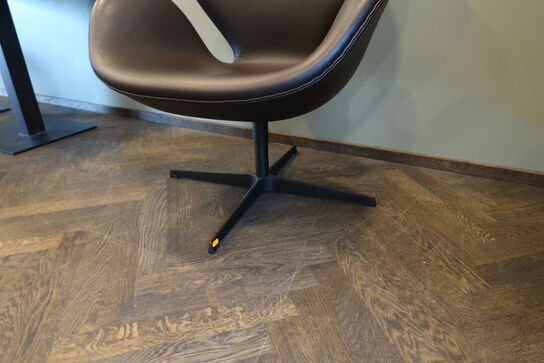 Lænestol ARNE JACOBSEN Svanen 3320 i Cognac læder