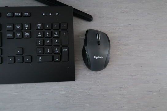 Samsung C32R500FHR 32" + keyboard & mus