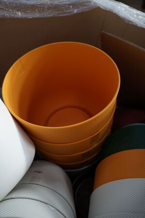 Palle med diverse plasticpotter