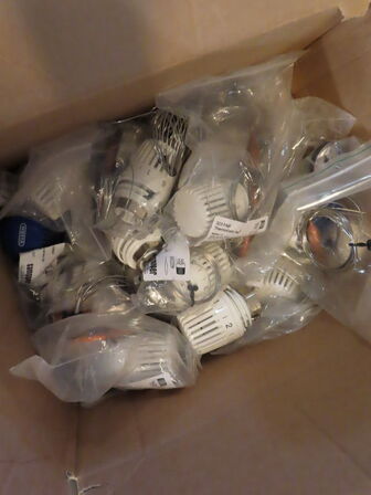 3 kasser med radiatortermostater