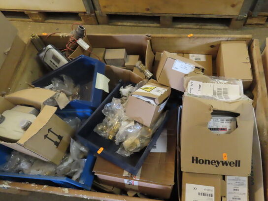 Palle med div. Målere og fittings