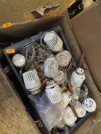 3 kasser med radiatortermostater
