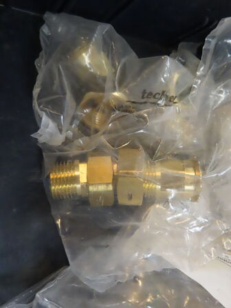 Palle med div. Målere og fittings