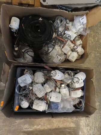 3 kasser med radiatortermostater