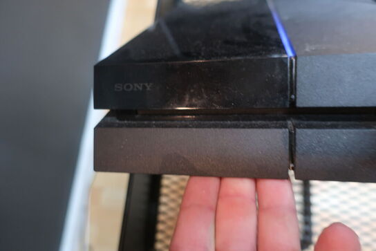 Spillekonsol PLAYSTATION 4 med controller