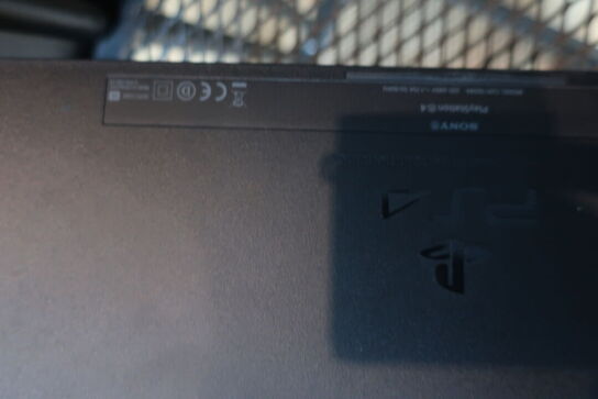 Spillekonsol PLAYSTATION 4 med controller