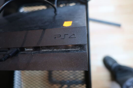 Spillekonsol PLAYSTATION 4 med controller