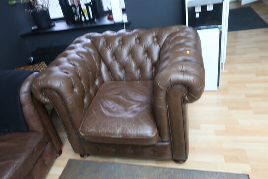 2 stk. sofaer, sofabord samt lælnestol