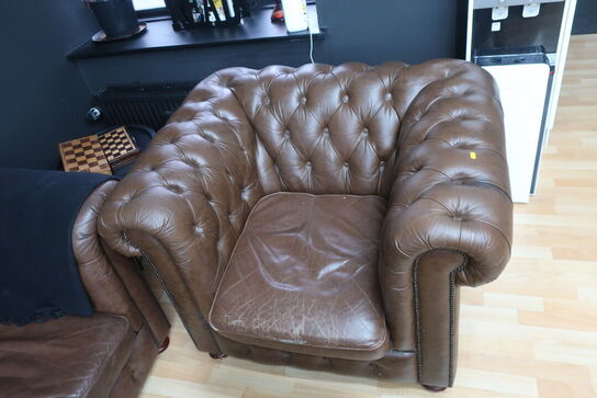 2 stk. sofaer, sofabord samt lælnestol