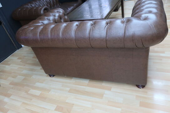 2 stk. sofaer, sofabord samt lælnestol