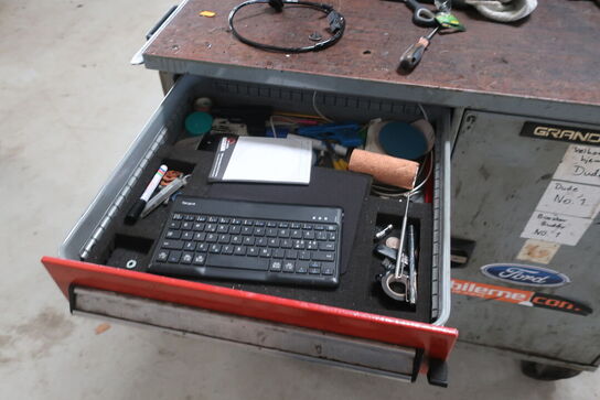 Værkstedsvogn med indhold