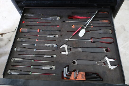 Værktøjsvogn med indhold