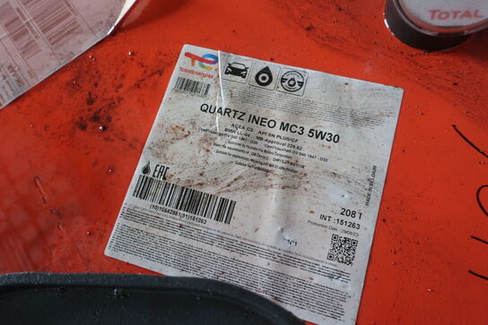 Ca. 70 liter motorolie QUARTZ INEO MC3 5W30