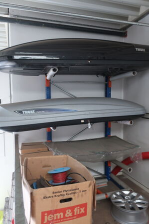 Diverse forbrugsmaterialer, værktøj, biludstyr m.v. 