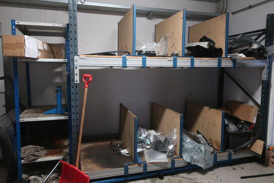 2 stk. reoler med indhold