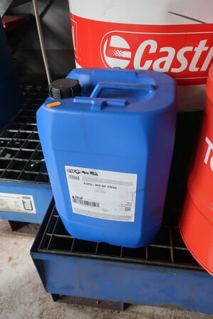 Ca. 10 liter motorolie