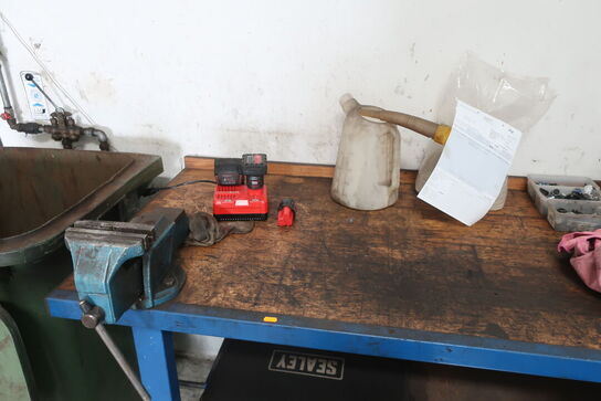 Arbejdsbord med indhold