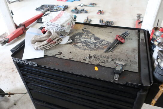 Værktøjsvogn med indhold