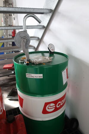 Ca. 10 liter motorolieCASTROL MAG. PROF. 5W20