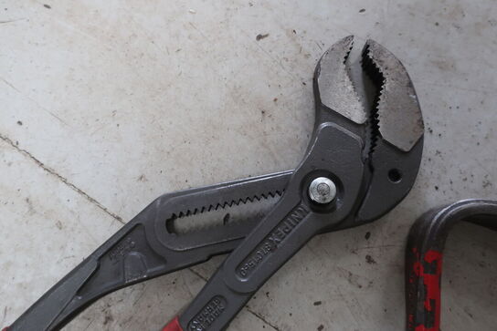 Brækjern samt vandpumpetang 