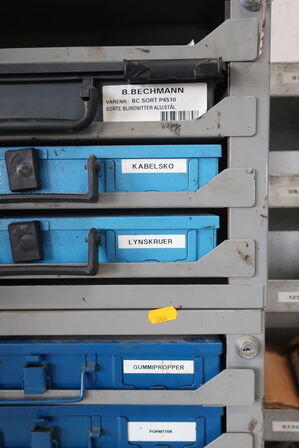 2 stk. sortimentsreoler med indhold 