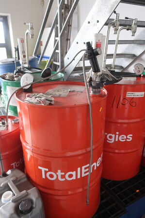 Ca. 70 liter motorolie QUARTZ INEO MDC 5W30