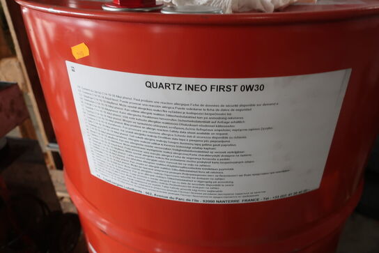 Cirka 140 liter motorolie QUARTZ INEO FIRST 0W30