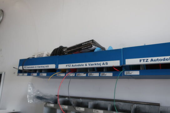 Sortimentsreol med indhold