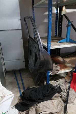 2 stk. reoler med indhold