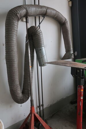 Stativ til udsugningsslange