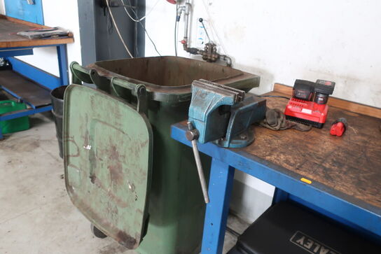 Arbejdsbord med indhold