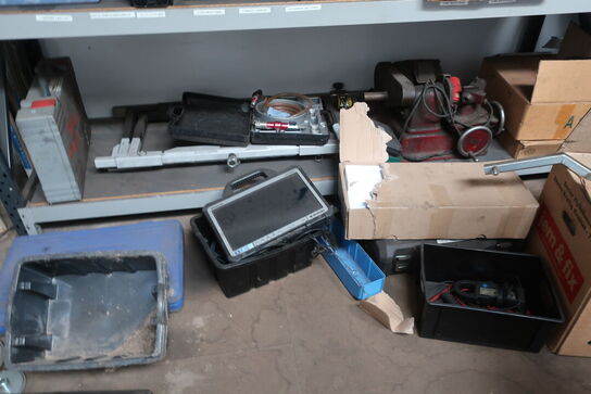 Diverse forbrugsmaterialer, værktøj, biludstyr m.v. 