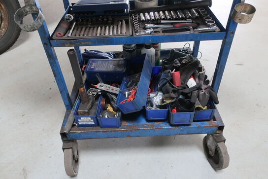 Værktøjsskab med indhold 