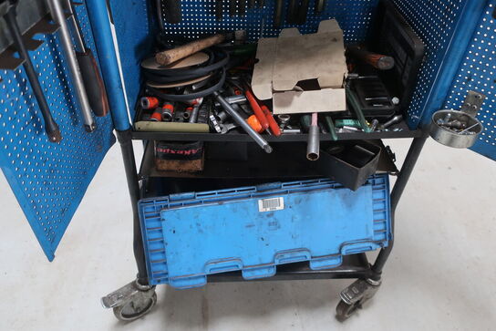 Værktøjsskab med indhold 