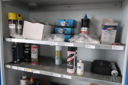 Værkstedsvogn samt skab med indhold 