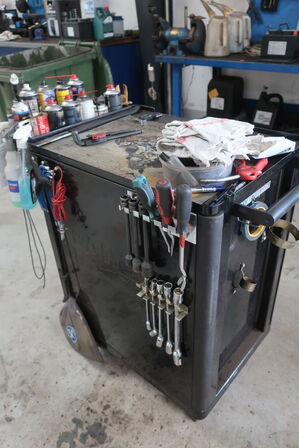 Værktøjsvogn med indhold