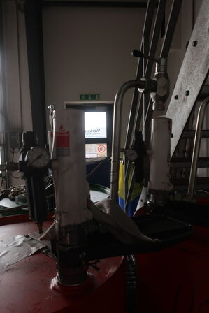 Ca. 70 liter motorolie QUARTZ INEO MDC 5W30