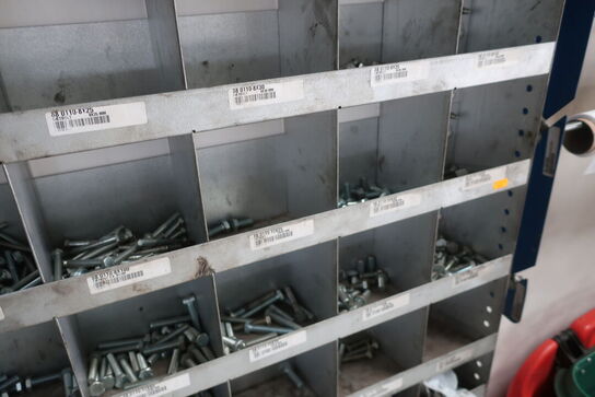 Sortimentsreol med indhold