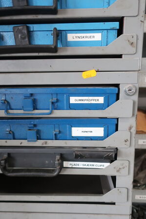 2 stk. sortimentsreoler med indhold 