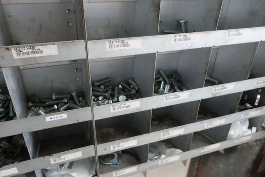 Sortimentsreol med indhold