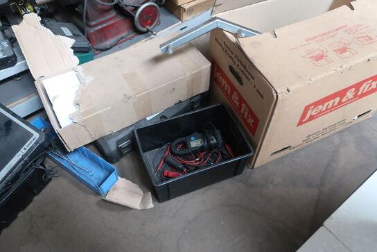 Diverse forbrugsmaterialer, værktøj, biludstyr m.v. 