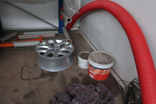 Diverse forbrugsmaterialer, værktøj, biludstyr m.v. 