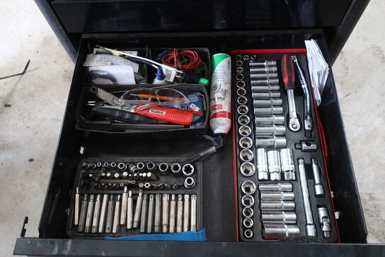 Værktøjsvogn med indhold