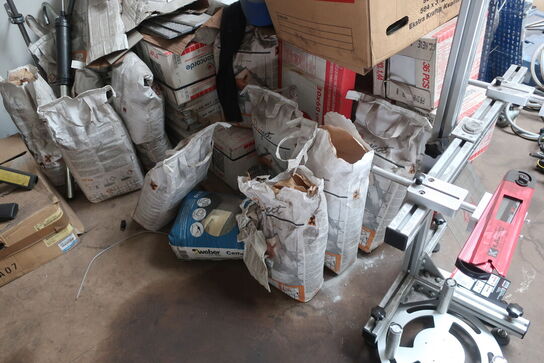 Diverse forbrugsmaterialer, værktøj, biludstyr m.v. 