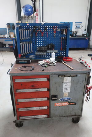 Værkstedsvogn med indhold