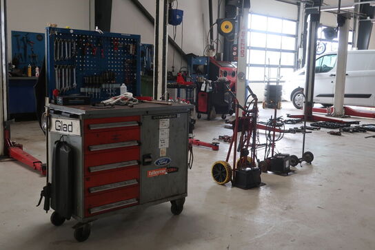 Automobilhuset Randers A/S Del 1 *Varebiler - Afbalanceringsapparat - Svejsere - M.V.*