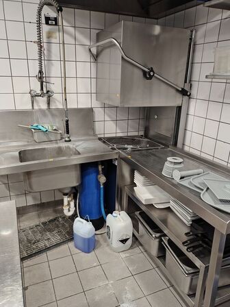 Vaskemaskine med grovvask og sidebord