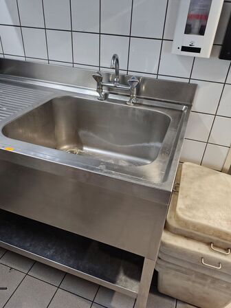 Vaskebord med armatur